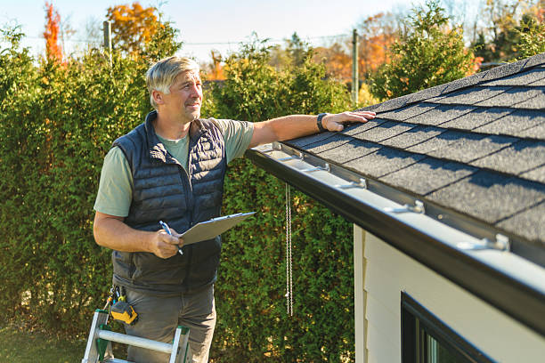 Professional Emergency Roof Repair technician working in Monteview, ID